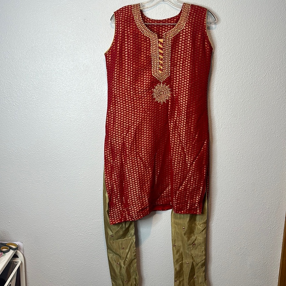 Women’s Kurta 2 piece suit matching top and bottom